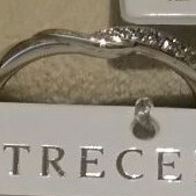 【TRECENTI(トレセンテ)の口コミ】 フローラシリーズのストレートタイプの結婚指輪と重ねづけできるものを、…
