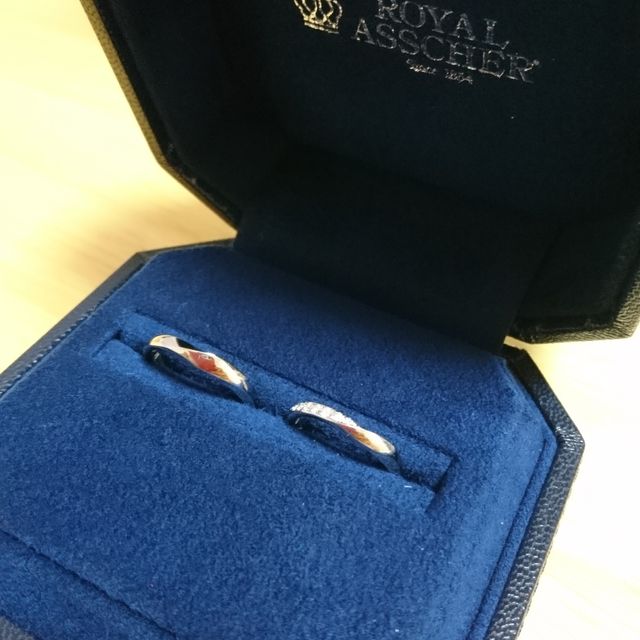 【ROYAL ASSCHER(ロイヤル・アッシャー)の口コミ】 青みがかって見えるプラチナが決め手です！
ゴールドの指輪にしようと思っ…