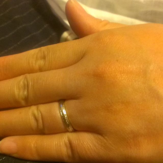 【SIENAROSE(シエナロゼ)の口コミ】 シンプルなのにデザインが入っているのでけっこう存在感がありました。婚…