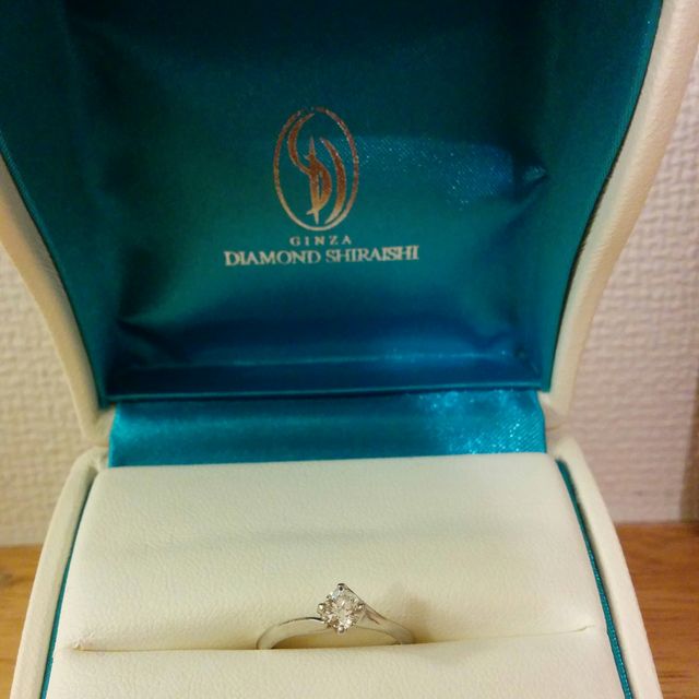 【銀座ダイヤモンドシライシの口コミ】 ダイヤモンドリリーという名前からも連想できるように、このリングは百合…