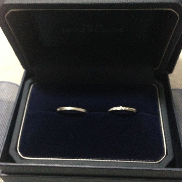 【銀座ダイヤモンドシライシの口コミ】 小さなダイヤモンドがリボンのようにデザインされているところに一目惚れ…