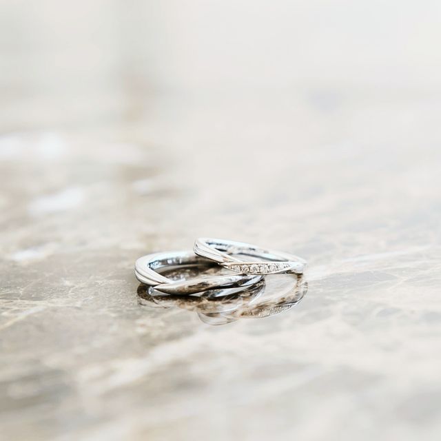 【4℃ BRIDAL(ヨンドシーブライダル)の口コミ】 試着したときに、自分の指にぴったり馴染んだことです。デザインはシンプ…