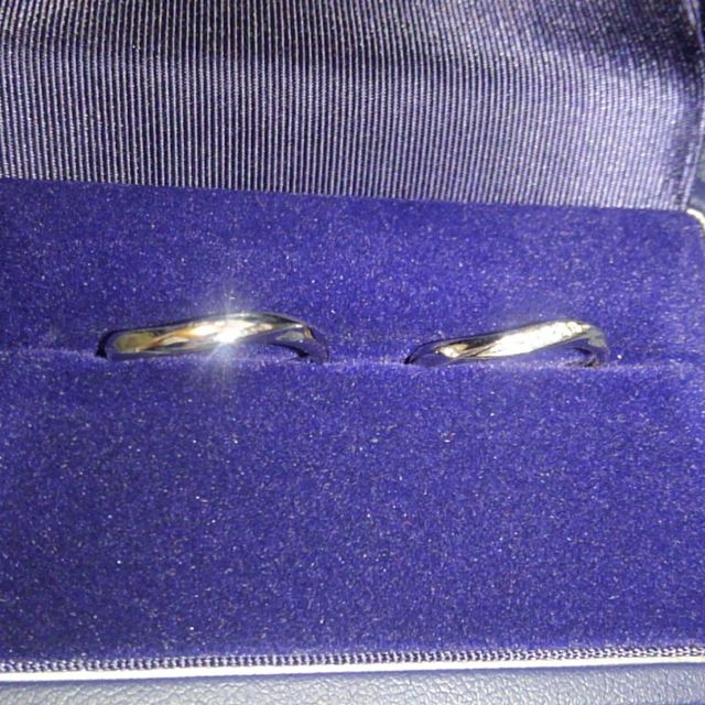 【銀座ダイヤモンドシライシの口コミ】 やっぱり指輪をつけたときの感覚です‼
たくさんいろんな指輪を持ってきて…