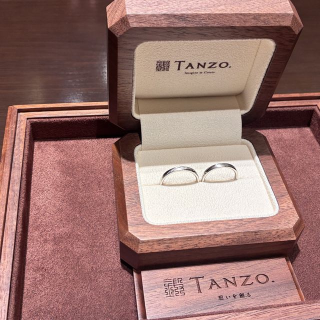 【TANZO.(鍛造指輪)の口コミ】 指輪のデザインは色々ある中から彼や担当者の方と相談して決めました。素…