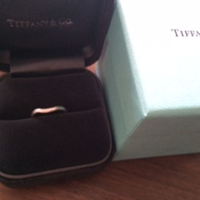 【ティファニー(Tiffany & Co.)の口コミ】 結婚指輪なのでシンプルなデザインのものがよいと思い探しておりました。
…