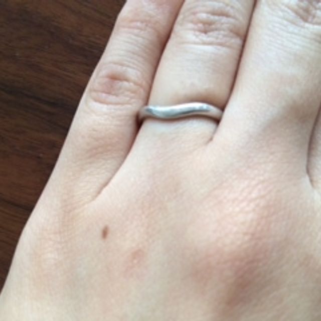 【ティファニー(Tiffany & Co.)の口コミ】 結婚指輪なのでシンプルなデザインのものがよいと思い探しておりました。
…
