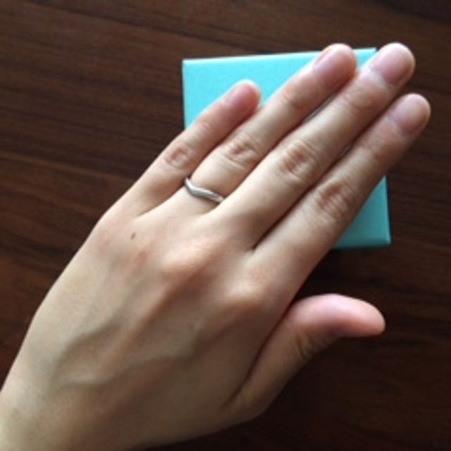 【ティファニー(Tiffany & Co.)の口コミ】 結婚指輪なのでシンプルなデザインのものがよいと思い探しておりました。
…