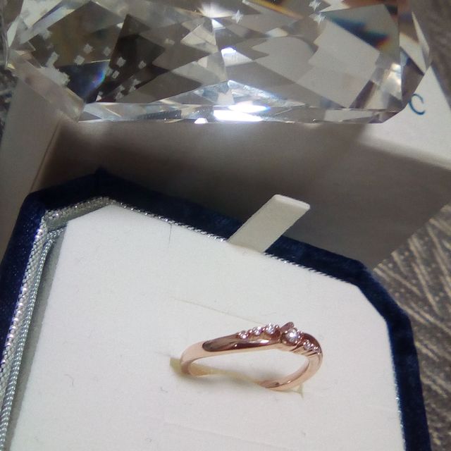 【4℃ BRIDAL(ヨンドシーブライダル)の口コミ】 ピンクゴールドが珍しくてとっても可愛いくてそれが１番の決め手でした。…