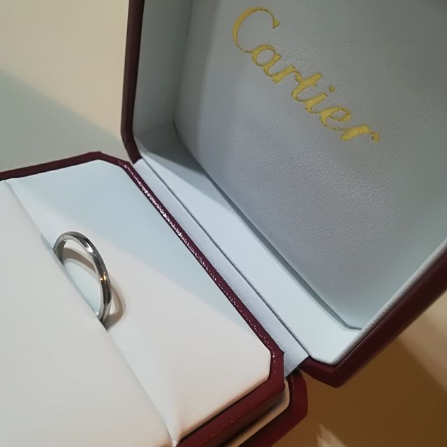 【カルティエ(Cartier)の口コミ】 値段も２つで２５万程度で、低収入な私たちでも購入ができました。
さらに…