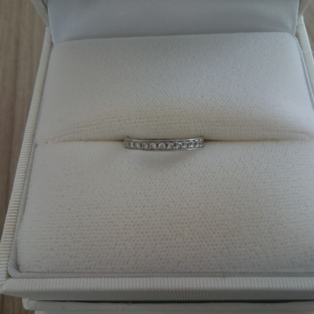 【組曲ジュエリーの口コミ】 ハーフエタニティで毎日使えるデザインだったことです。
小さなダイヤモン…