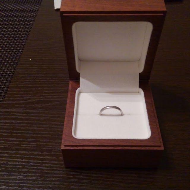 【Ponte Vecchio(ポンテヴェキオ)の口コミ】 シルバーでシンプルなデザインであること。細すぎずにごつすぎないデザイ…
