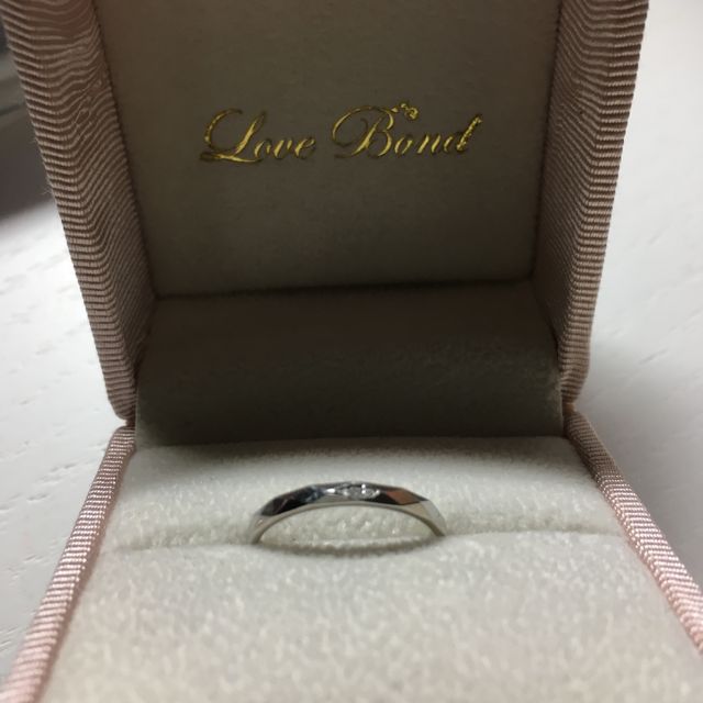 【Love Bond(ラブボンド)の口コミ】 カットデザインの指輪を探していて
スタッフさんも
たくさんのブランドを…