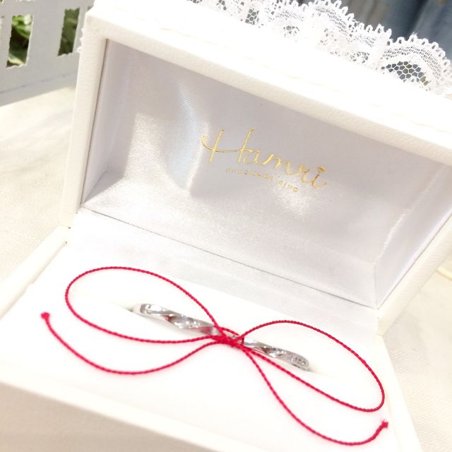 【Hamri(ハムリ)の口コミ】 私達の好きな形、好きな石、石の数などすべて好みの通りでした。
手作りな…