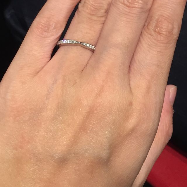 【銀座ダイヤモンドシライシの口コミ】 1つ1つの輝きが綺麗なダイヤモンドが表面にびっちりしきつめられておりす…