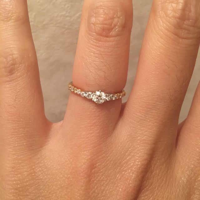 【銀座ダイヤモンドシライシの口コミ】 真ん中に大きなダイヤがついて、さらにリングにもダイヤが散りばめられて…