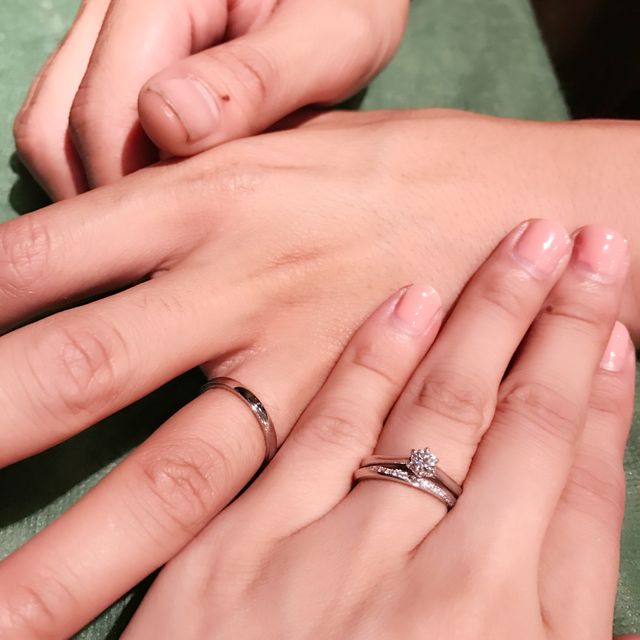 【銀座ダイヤモンドシライシの口コミ】 シンプルなデザインとハーフエタニティでかなり迷い店頭でいろいろ試着さ…