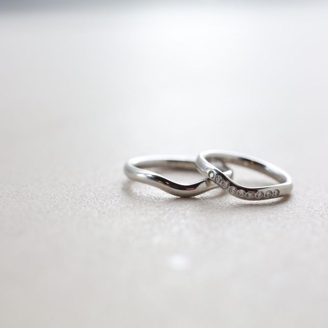 【ティファニー(Tiffany & Co.)の口コミ】 カーブしているデザインなので、指が細くきれいに見えることや、婚約指輪…