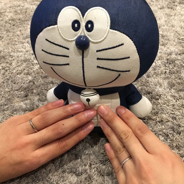 【銀座ダイヤモンドシライシの口コミ】 カウンターで2人の指の形に合うものを一生懸命選んでくれた。始めはV字型…