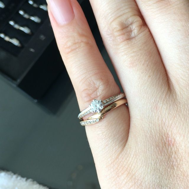 【AMOUR AMULET(アムール・アミュレット)の口コミ】 たくさん試着させていただき、指に馴染みが良いこの結婚指輪にしました。…