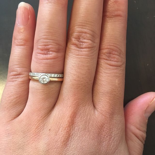 【アーヴェルシュシュ(arbel shushu)の口コミ】 結婚指輪と一緒につけたときに、華やかな印象になり、統一感があり、かつ…