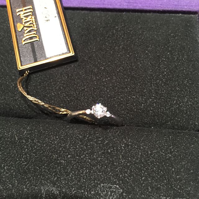 【HOSHI no SUNA 星の砂(ほしのすな)の口コミ】 こちらのブランドの特徴として、リング部分と石部分をバラバラに選んで一…