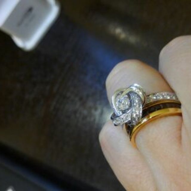 【ブシュロン(BOUCHERON)の口コミ】 一粒ダイヤは引っ掛かりそうだし、少し違うデザインのものを探していまし…