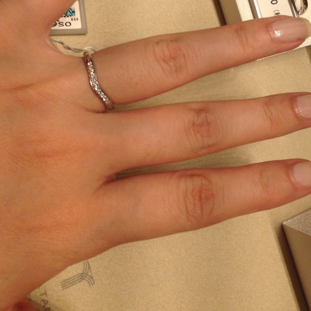 【ギンザタナカブライダル(GINZA TANAKA BRIDAL)の口コミ】 Vラインを探していたのですが、こちらの物は、なだらかなVラインでした。…