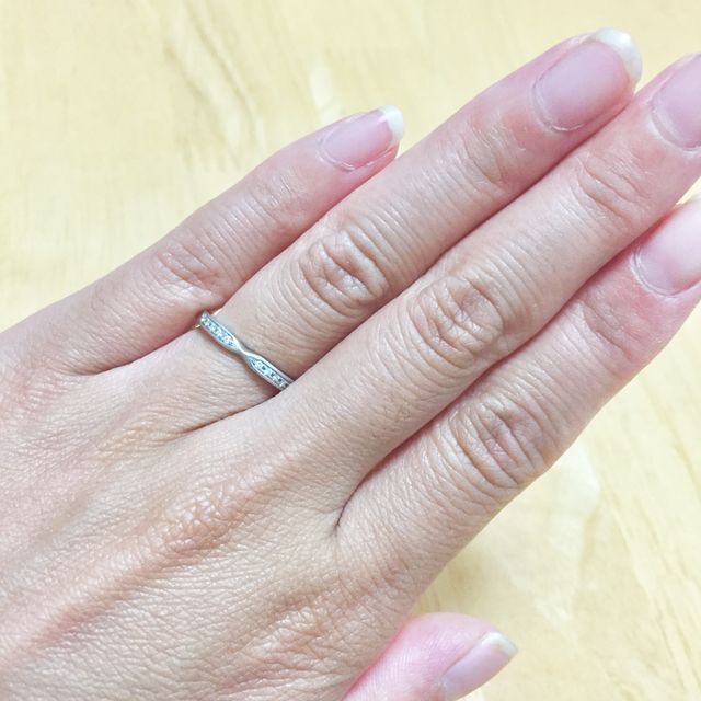 【4℃ BRIDAL(ヨンドシーブライダル)の口コミ】 私が一目惚れしました。もともとは、オーダーメイドで結婚指輪を作ろうと…