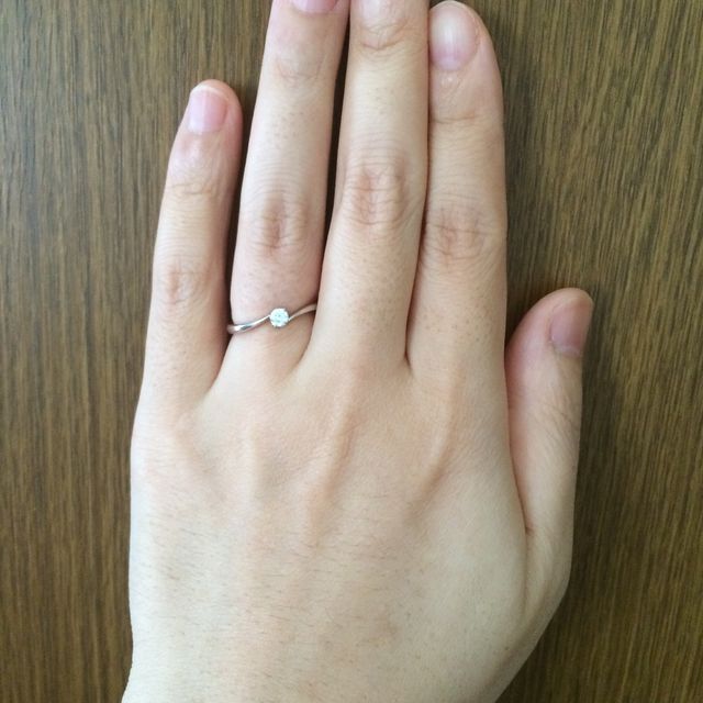 【ヴァンドーム青山(VENDOME AOYAMA)の口コミ】 シンプルな一つ石なのに、輝きがとても素晴らしかったので決めました。デ…