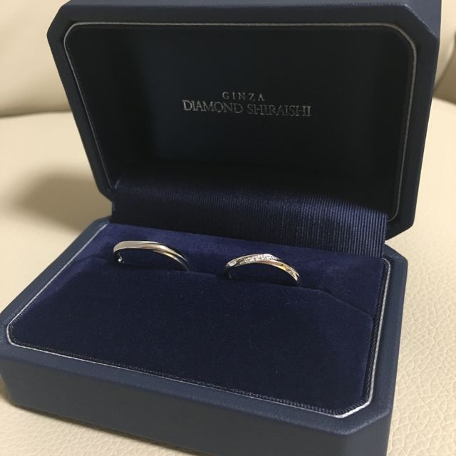 【銀座ダイヤモンドシライシの口コミ】 女性用は、ダイヤが5石入っています。5石入っているので、とてもキラキラ…