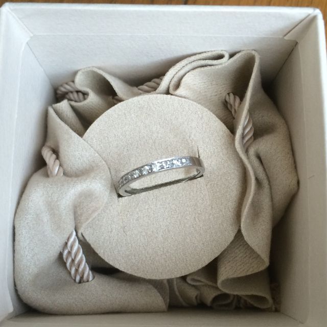 【サマンサティアラブライダル(Samantha Tiara Bridal)の口コミ】 結婚指輪というと、シンプルなものが多いですが、これだけたくさんのダイ…