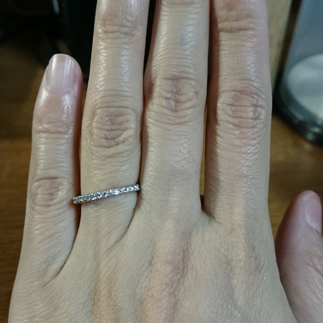 【銀座ダイヤモンドシライシの口コミ】 結婚指輪を付けるのであれば、エタニティリングと決めていました。フェア…