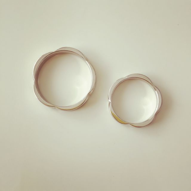 【【閉業】フラー・ジャコー(FURRER-JACOT)の口コミ】 さくらの形が個性的で気に入りました。
主人は普段アクセサリーを着けない…