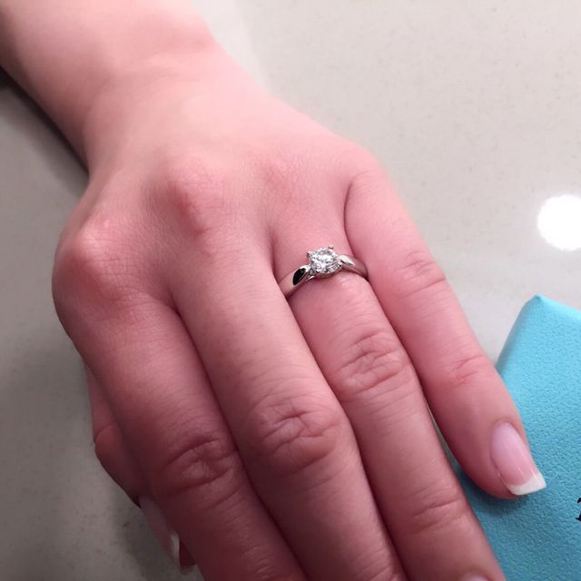 【ティファニー(Tiffany & Co.)の口コミ】 普段でも指輪をはめてたいと思い、高さのある立て爪は服に引っかかりやす…