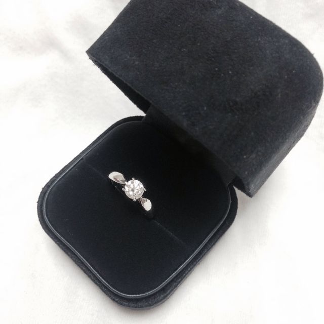 【ティファニー(Tiffany & Co.)の口コミ】 普段でも指輪をはめてたいと思い、高さのある立て爪は服に引っかかりやす…