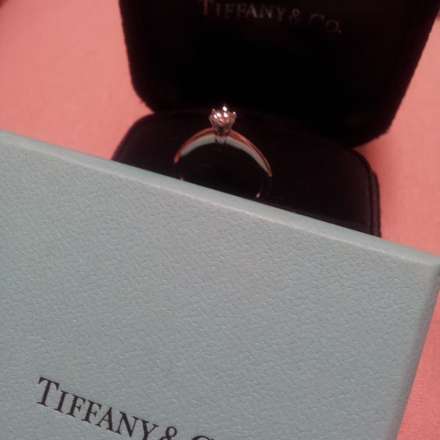 【ティファニー(Tiffany & Co.)の口コミ】 婚約指輪を買っていただくなら初めからこのTIFFANY＆Co.のセッティングと…