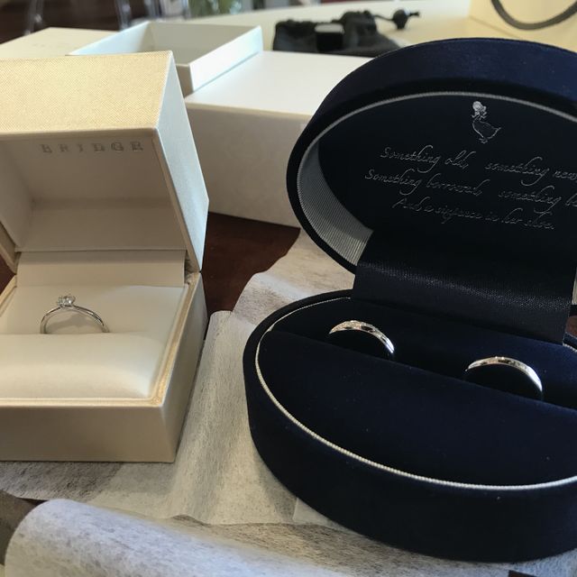 【Something Blue(サムシングブルー)の口コミ】 2人が指輪で最も重要視する傷が付きづらい、硬度の高いブランドをピックア…