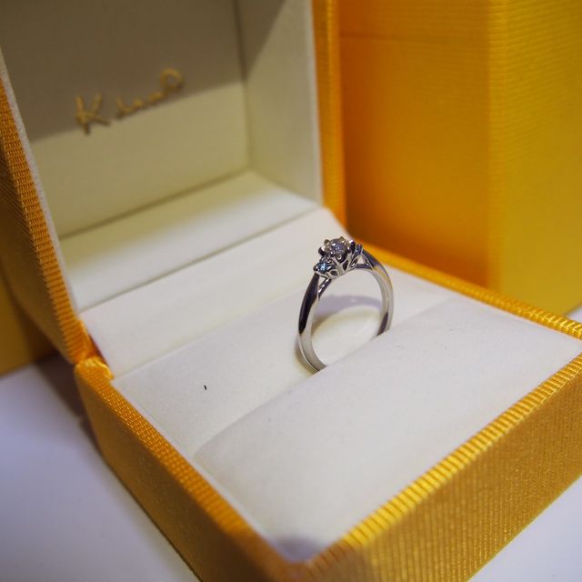 【ケイウノ ブライダル(K.UNO BRIDAL)の口コミ】 直感です。ミル打ちのリングを他の店でもいくつか見てまわったのですが、
…