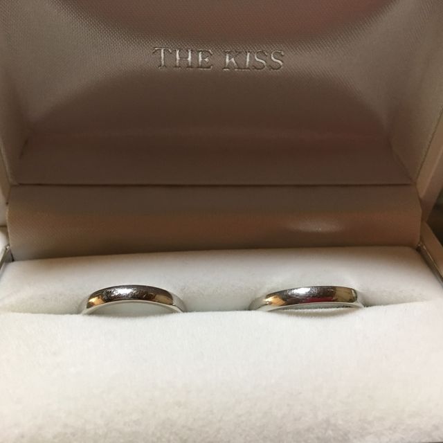 【THE KISS(ザ・キッス)の口コミ】 内側にイニシャルや誕生石がいれられる等カスタマイズできるのと、値段の…