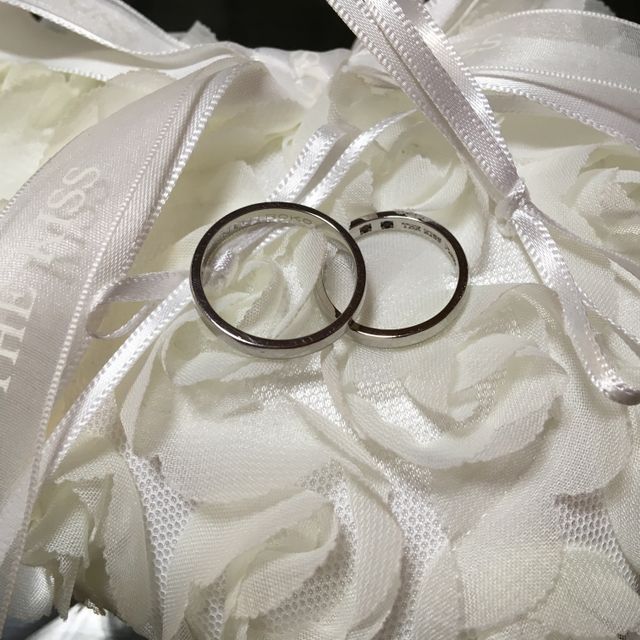 【THE KISS(ザ・キッス)の口コミ】 内側にイニシャルや誕生石がいれられる等カスタマイズできるのと、値段の…