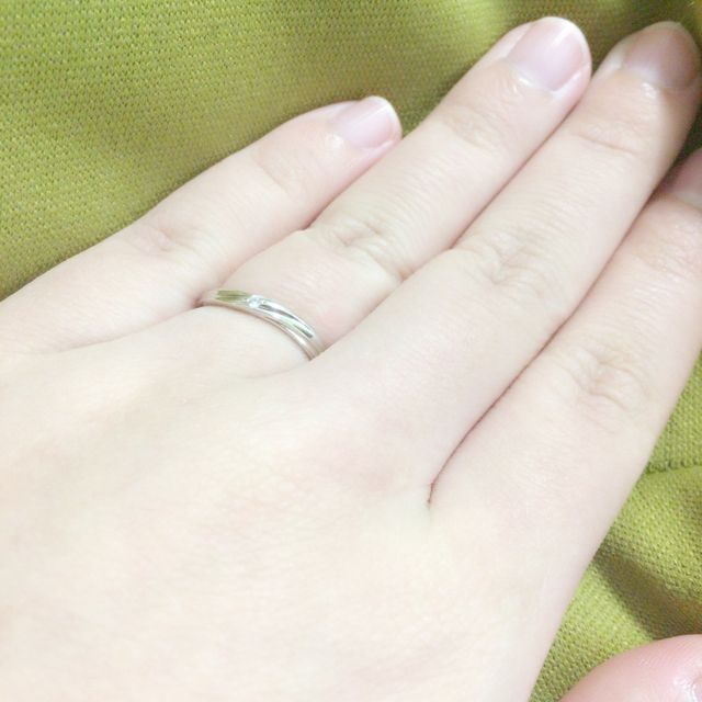 【Something Blue(サムシングブルー)の口コミ】 色々試着しましたが、2人とも似合うデザインがこれだったのと価格で決めま…