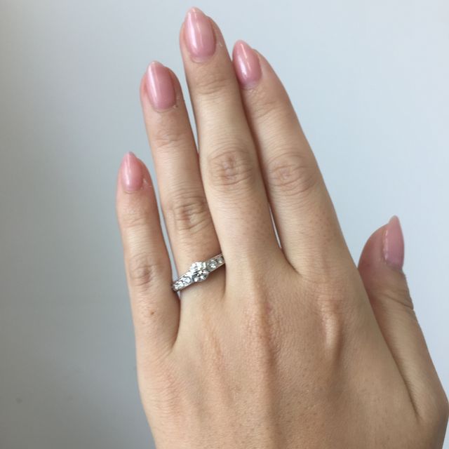 【ラザール ダイヤモンド(LAZARE DIAMOND)の口コミ】 最初はシンプルな指輪にしようと話してましたが、とにかくダイヤモンドが…