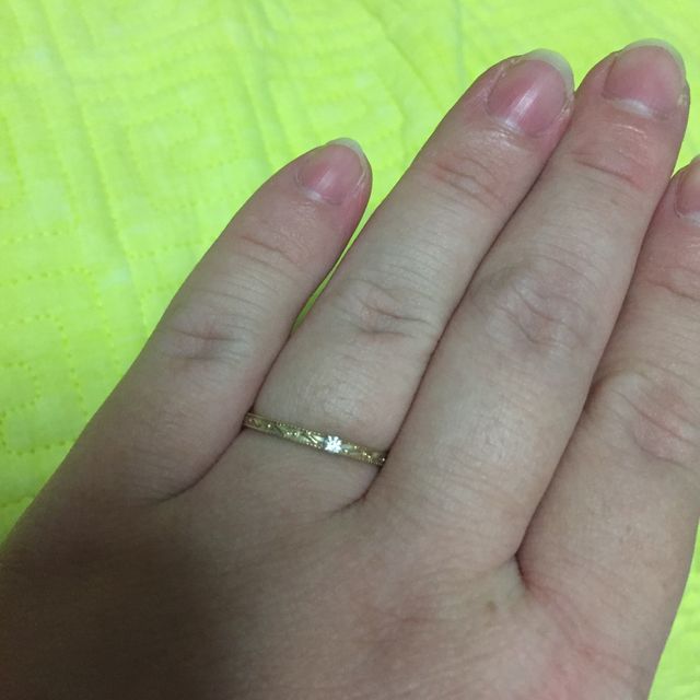 【True Love(トゥルーラブ)の口コミ】 結婚指輪なので、小ぶりで仕事をしていても邪魔せずにダイヤがひっかから…
