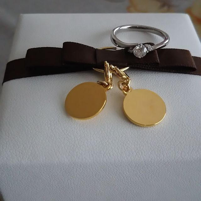 【アイプリモ(I-PRIMO)の口コミ】 結婚指輪と同時に婚約指輪も購入しました。セットリングでは無いのですが…