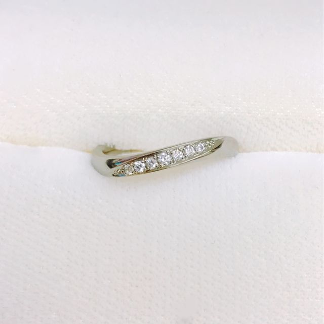 【Aroode(アローデ)の口コミ】 金属アレルギーでも華奢でプラチナのリングのようにダイヤがしっかりと入…