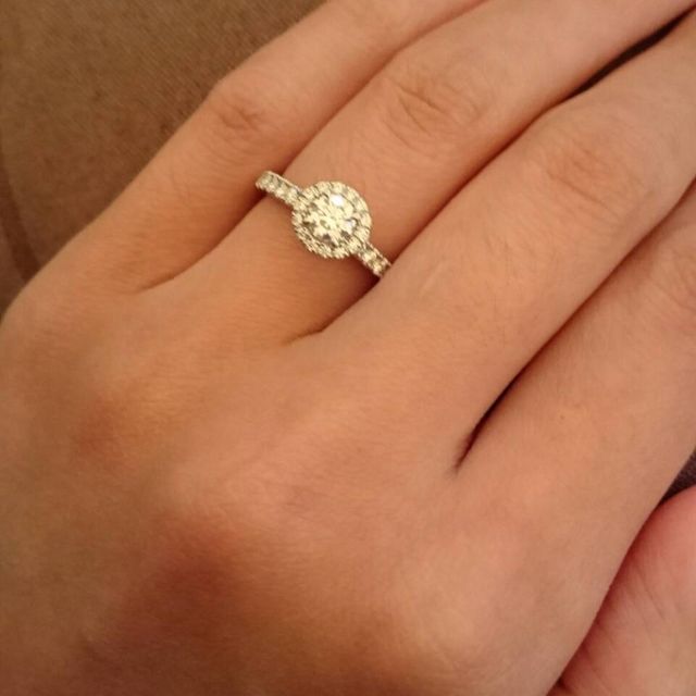 【アイプリモ(I-PRIMO)の口コミ】 一番ゴージャスなこの指輪に一番最初に目がとまり、2時間ほど色々試着した…