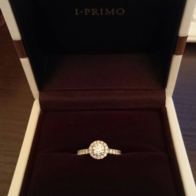 【アイプリモ(I-PRIMO)の口コミ】 一番ゴージャスなこの指輪に一番最初に目がとまり、2時間ほど色々試着した…