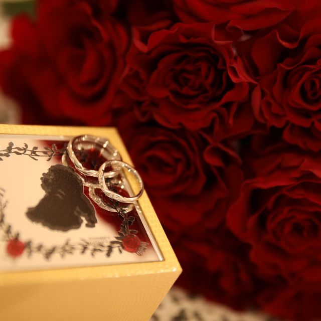 【4℃ BRIDAL(ヨンドシーブライダル)の口コミ】 薬指と小指の付け根部分がかなり高さが違い、ストレートの指輪が似合いま…