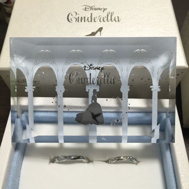 【Disney Cinderella(ディズニー シンデレラ)の口コミ】 指輪を買うつもりがなく、フラっと立ち寄って見ていたら夫婦二人でびびっ…