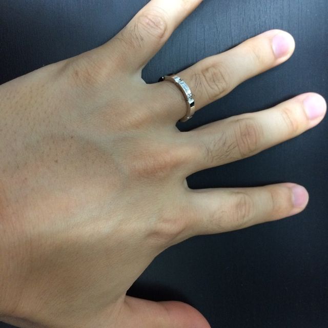 【カルティエ(Cartier)の口コミ】 よく見かけるプラチナのシンプルなつるっとしたものではなく少し違うもの…